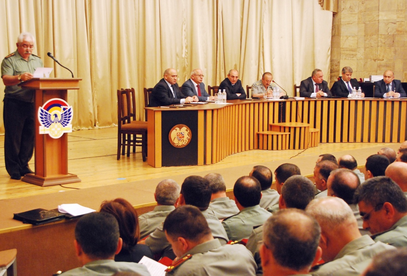 Президент Арцаха наградил группу военнослужащих Армии Обороны НКР