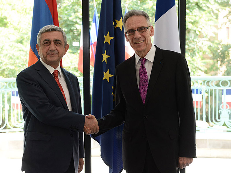 Serzh Sargsyan congratulates French people