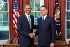 Tigran Sargsyan hands over his credentials to Barack Obama