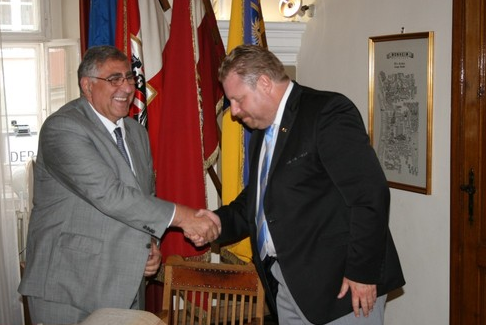 Դեսպան Կիրակոսյանի հանդիպումը Վիներ Նոյշտադտի քաղաքապետի հետ