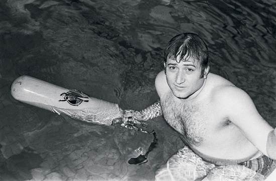 38 տարի առաջ՝ այս օրը, լեգենդար լողորդ Շավարշ Կարապետյանը խեղդվելուց փրկեց 20 ուղևորների