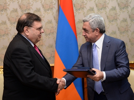 President Sargsyan meets director of ARF Armenian National Committee of Europe
