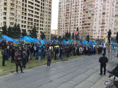 Protesters in Azerbaijan claim freedom for the political prisoners