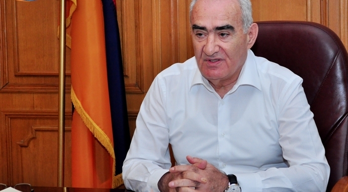 Գալուստ Սահակյանը 2016թ. կդիմավորի ընտանիքի հետ և բարձր տրամադրությամբ