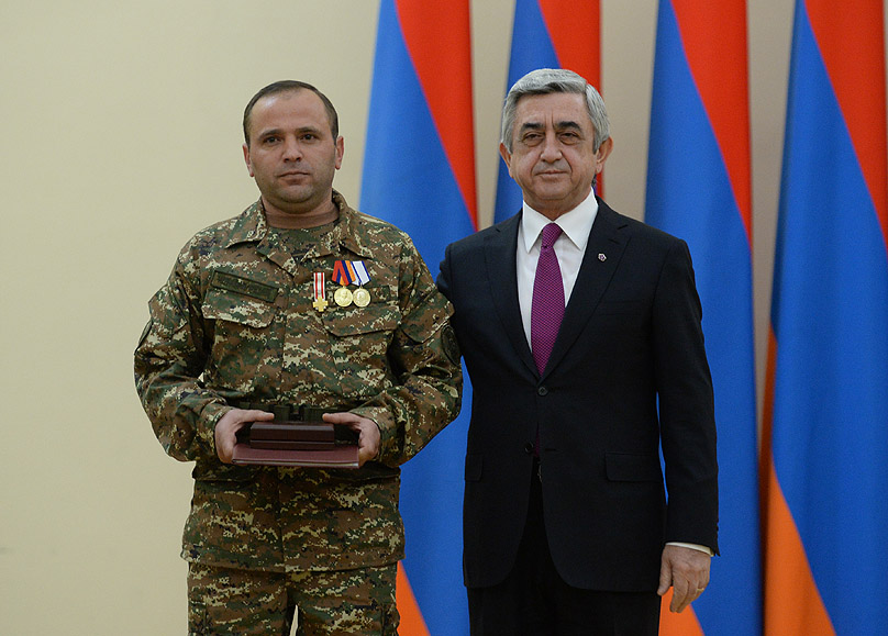 S. Sargsyan awards the servicemen on occasion of Army Day