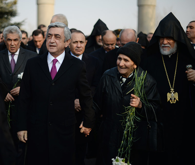 Serzh Sargsyan visits Yerablur Military Pantheon
