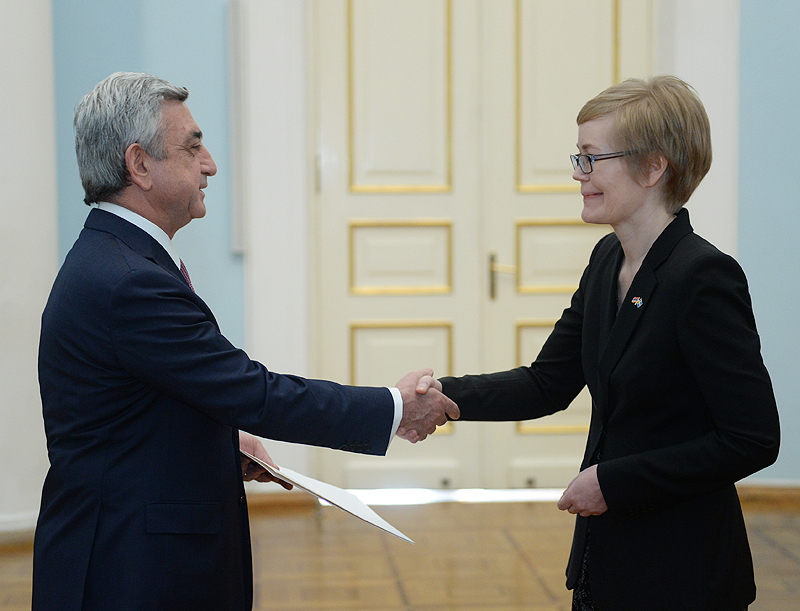 Newly-appointed Swedish Ambassador to Armenia Martina Quick presents her credentials to President