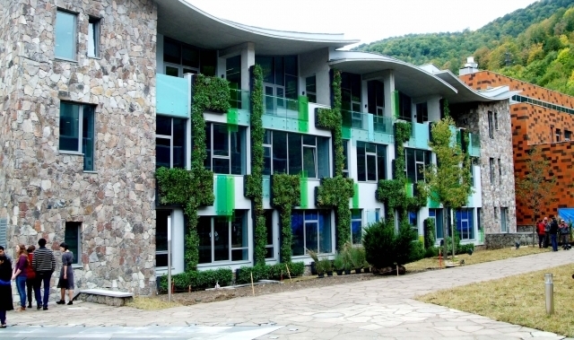 Здание UWC Dilijan College удостоилось премии IGRA Green Roof Leadership Awards