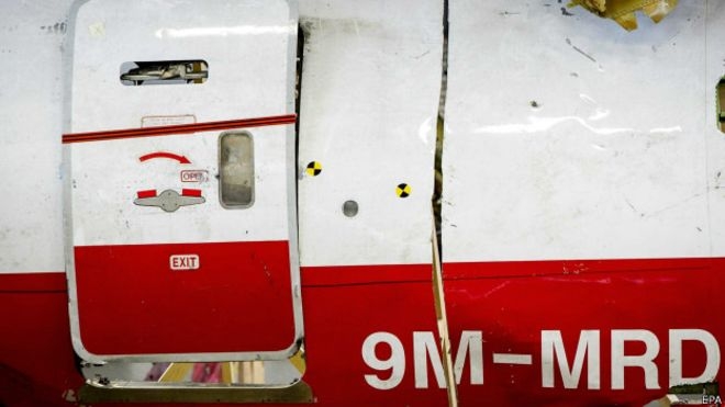 МН17: родственникам жертв показали обломки самолета