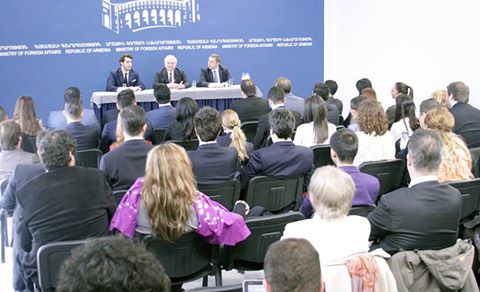E. Nalbandian receives representatives of the Democrat Youth Community of Europe