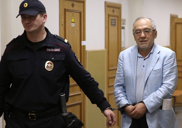 Суд решит вопрос о продлении срока домашнего ареста Айрапетяну