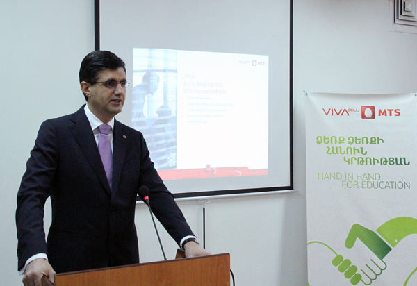 Ralph Yirikian delivers a lecture in the Yerevan State University of Languages and Social Sciences