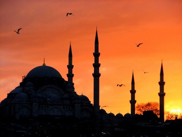 Турецкий имам повесился в мечети из-за долгов