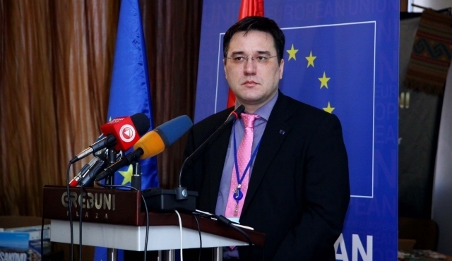 ЕС – сторонник мирного урегулирования карабахского конфликта: Траян Христеа