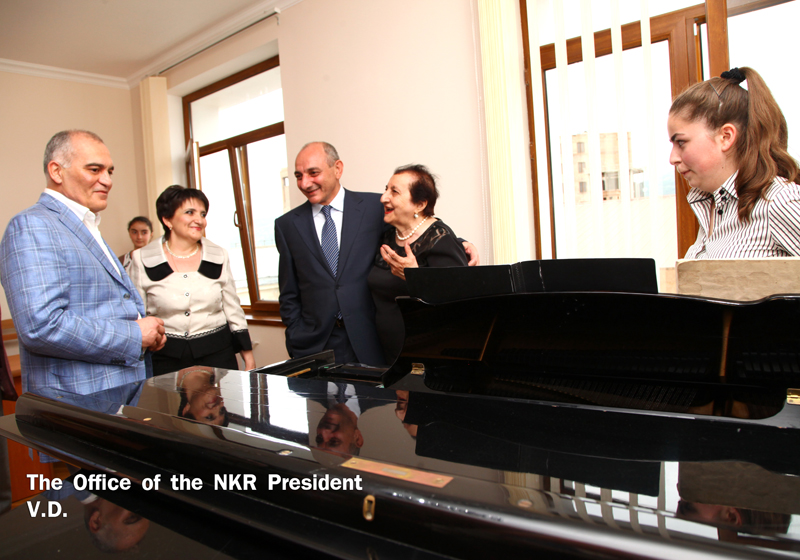 Bako Sahakyan visits the Stepanakert Musical College