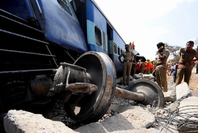 Հնդկաստանում 30-ից ավելի մարդ է զոհվել գնացքների վթարի հետեւանքով