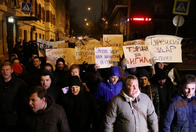 Մոսկվայում հարյուրավոր մարդիկ են մասնակցել Թուրքիայի դեսպանատան մոտ անցկացված բողոքի ակցիային