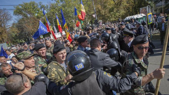 Mass protests against New Moldovan Government
