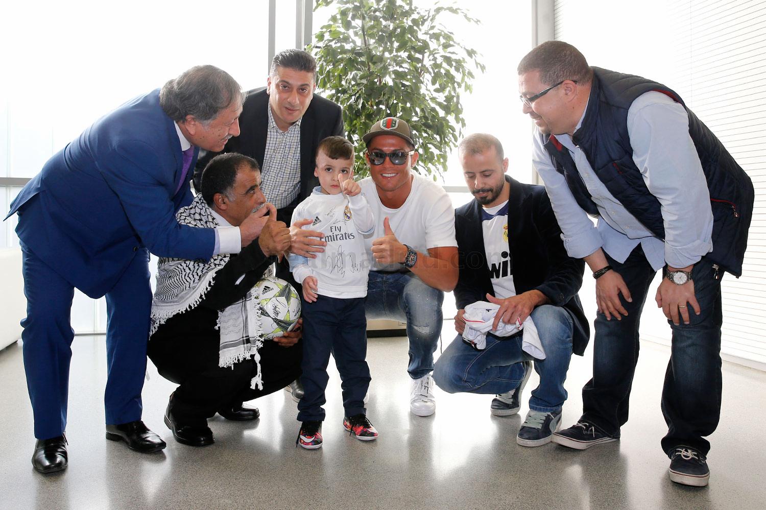 «Ռեալի» ֆուտբոլիստները հյուրընկալել են ընտանիքին կորցրած 5-ամյա փոքրիկին (լուսանկարներ)
