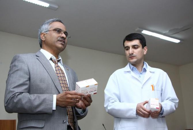 Հնդկաստանի դեսպանը «Մուրացան» հիվանդանոցային համալիրին դեղամիջոցներ նվիրաբերեց
