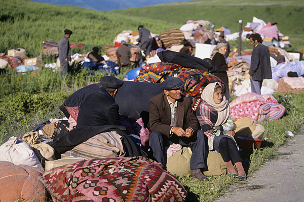 Ադրբեջանցիք սարսափահար փախուստի են դիմում՝ թողնելով իրենց բնակավայրերը