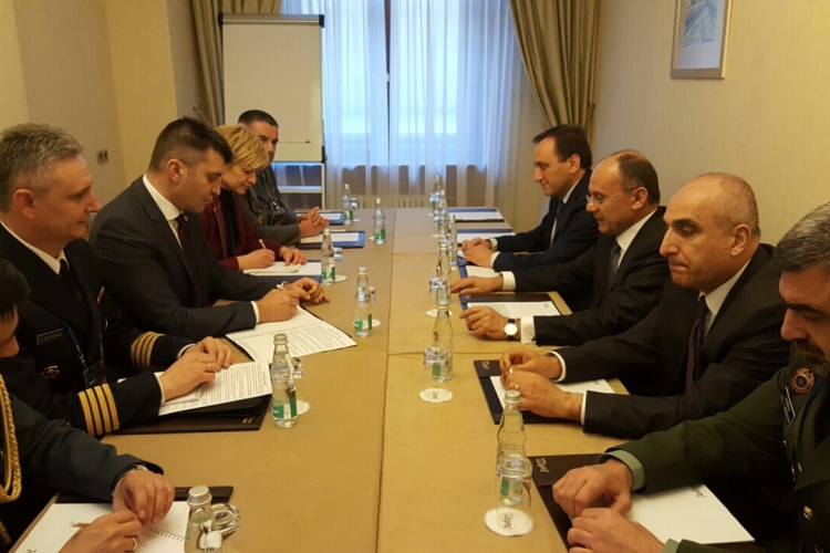 Министр обороны Армении провел встречу с сербским коллегой
