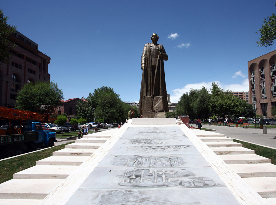 В Ереване установили памятник герою национально-освободительного движения Гарегину Нжде