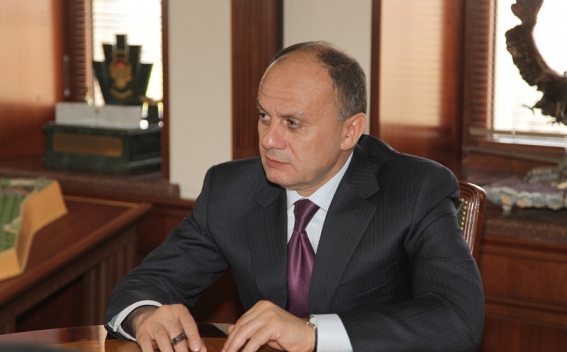 Министр обороны Армени обсудил с председателем ОБСЕ ситуацию на границах армянских государств