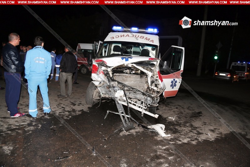Шамшян: в Ереване столкнулись «Mercedes» и машина скорой помощи (фото)