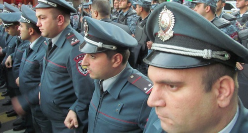 Трое сотрудников полиции Армении привлечены к ответственности за инцидент на проспекте Баграмяна