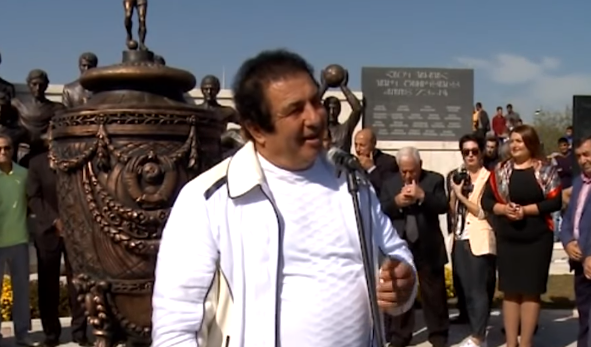 Գագիկ Ծառուկյանի հովանավորությամբ Երևանում վեր է խոյացել «Արարատ 73»-ի արձանախումբը (տեսանյութ)