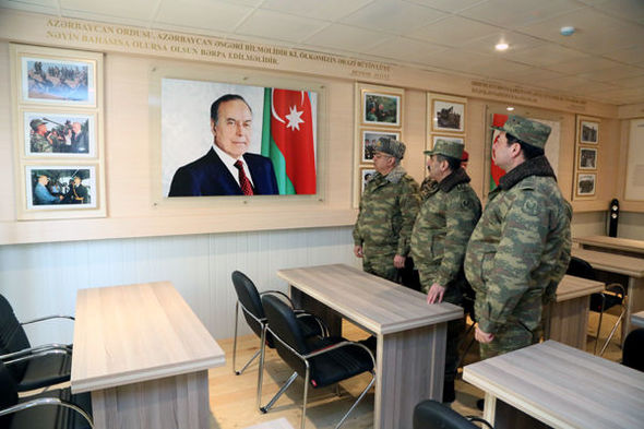 Азербайджанские ВС проводят масштабные танковые учения