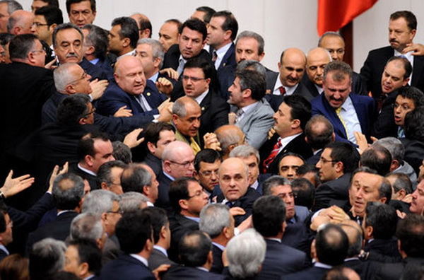 Эрдоган запретил военным становиться депутатами