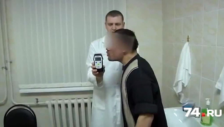Пьяный житель Челябинска сломал алкотестер своим дыханием (видео)