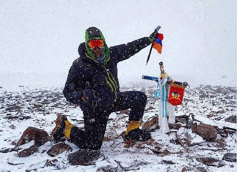 Армянский альпинист покорил самый высокий пик Южной Америки