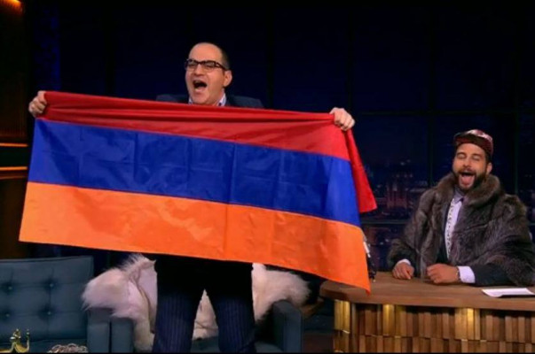 «Երեկոյան Ուրգանտ»-ի հյուր Գարիկ Մարտիրոսյանը ծածանել է Հայաստանի դրոշը, խոսել Թանկյանի, Մխիթարյանի մասին