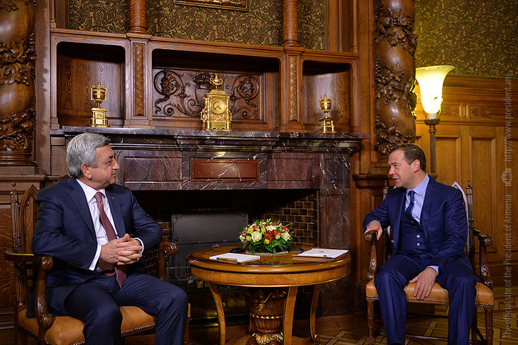 Նախագահ Սերժ Սարգսյանը հանդիպում է ունեցել ՌԴ կառավարության նախագահ Դմիտրի Մեդվեդևի հետ