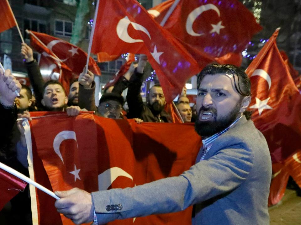 Турки учинили беспорядки в Амстердаме (видео)