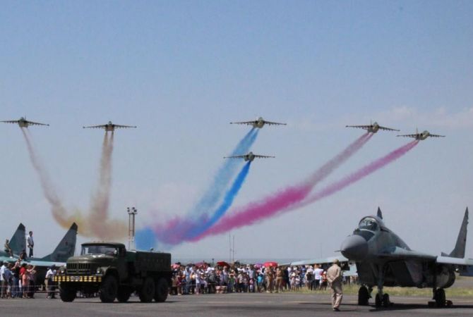 Հայաստանի ռուսական ռազմակայանի զինծառայողները նշում են Ավիացիայի եւ տիեզերագնացության օրը
