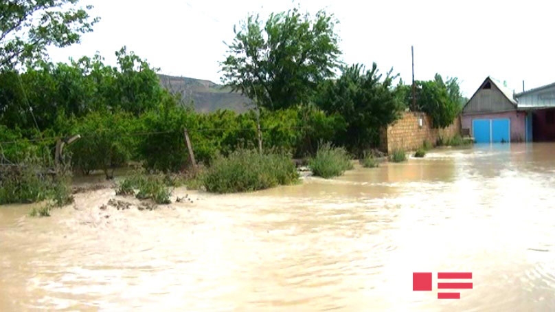 Селевые потоки затопили ряд горных селений в Азербайджане