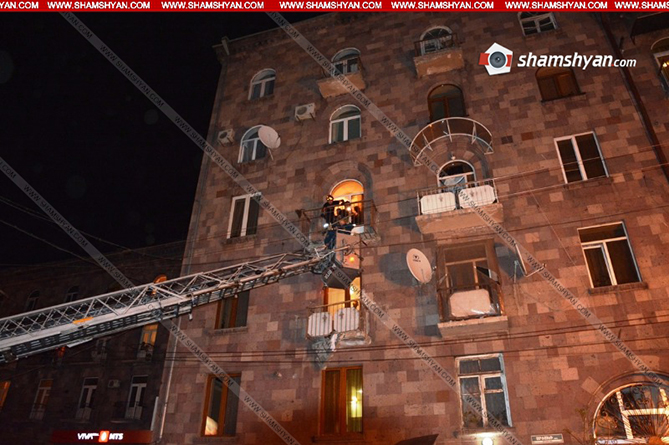 В Ереване обрушился балкон жилого дома