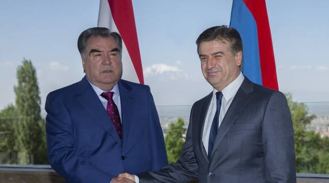 Հայաստանի վարչապետն աշխատանքային նախաճաշ է ունեցել Տաջիկստանի նախագահի հետ