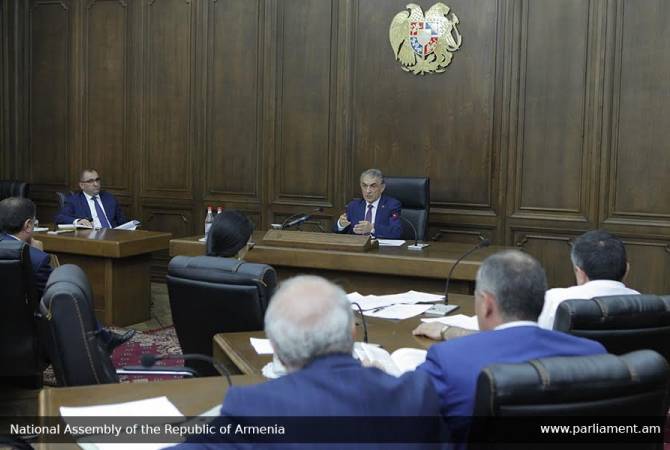ՀՀ ԱԺ խորհրդի նիստը երեք որոշում է ընդունել