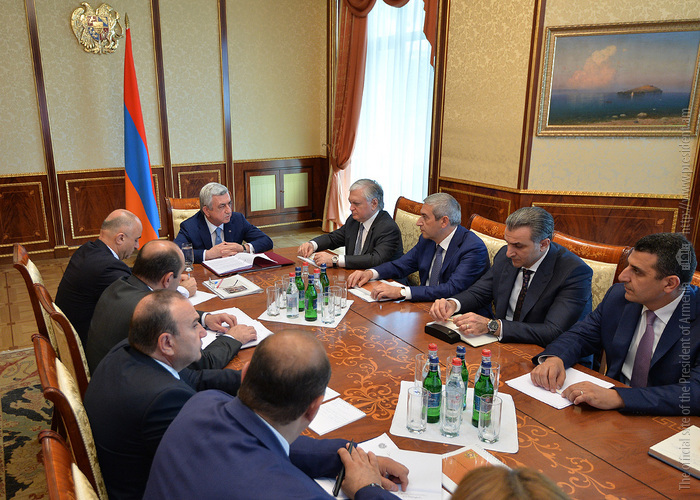 Президент Армении провел совещание по вопросам армяно-индийского экономического сотрудничества