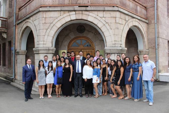 Արցախի ԱԳ նախարարն ընդունել է Հայկական բարեգործական ընդհանուր միության փորձնակներին