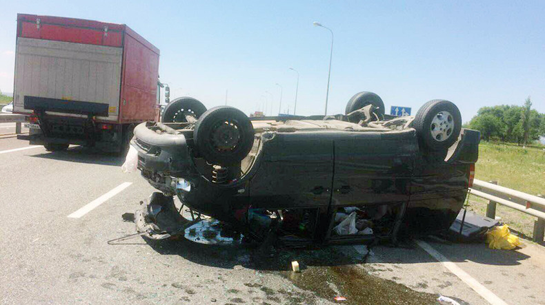 Попал в ДТП следующий из Еревана в Анапу микроавтобус: есть пострадавшие