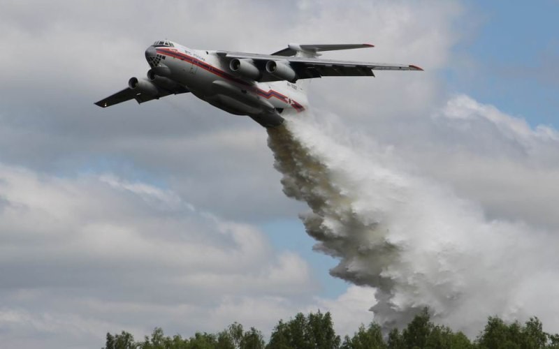 Самолет «ИЛ 76» совершил восьмой вылет в зону пожара в заповеднике «Хосровский лес»