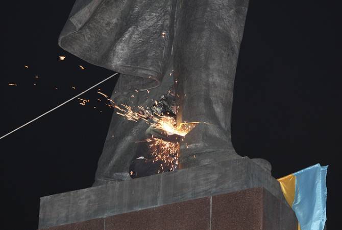 Ուկրաինայում ապամոնտաժել են Լենինի բոլոր հուշարձանները