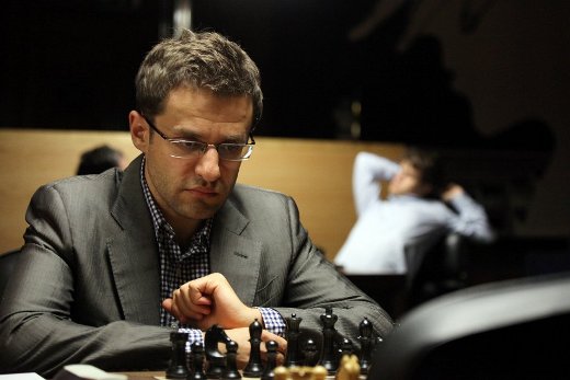 Гроссмейстер Левон Аронян победил соперника в первой партии