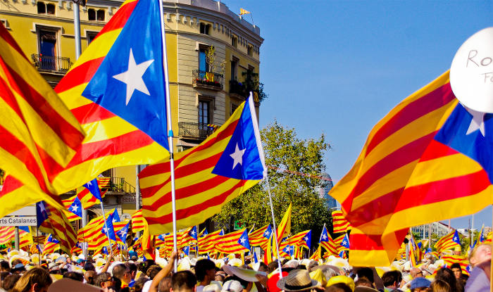 Правительство Испании грозится лишить Каталонию автономии